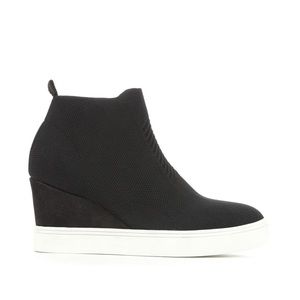 Women’s boot wedge